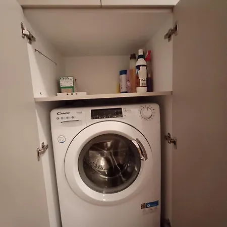 Melania In Complex Royal Towers 公寓