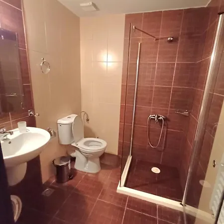 Melania In Complex Royal Towers * 班斯科