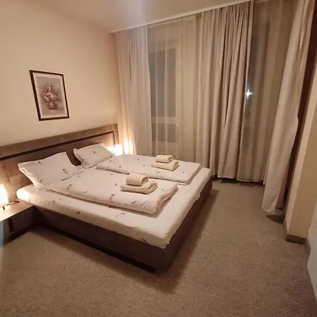 Melania In Complex Royal Towers Apartman