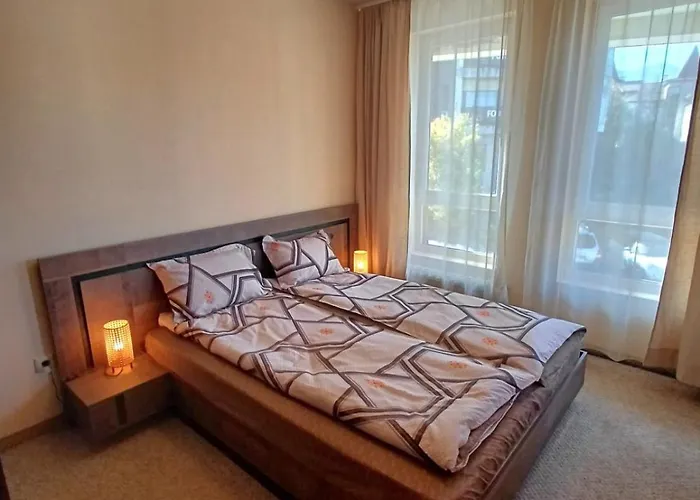 Апартамент Melania In Complex Royal Towers *