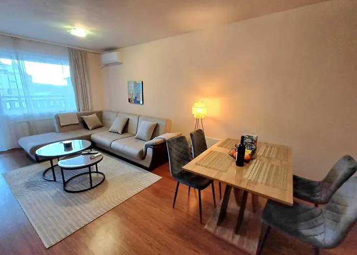 Melania In Complex Royal Towers