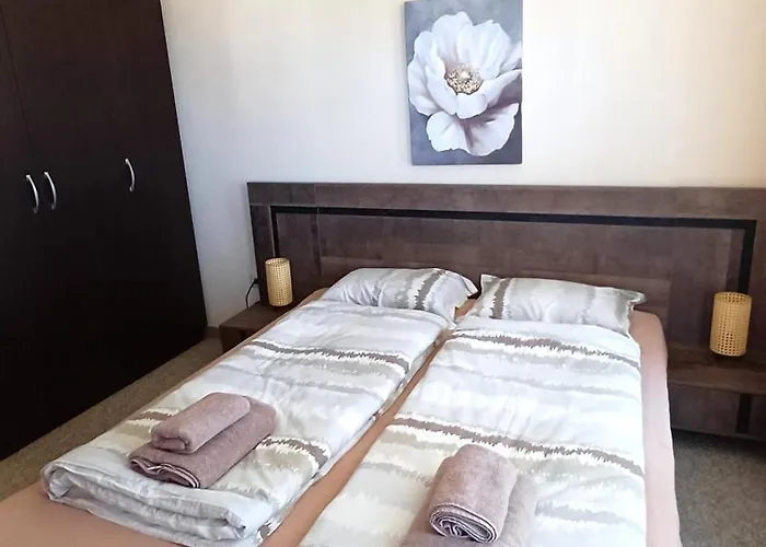 Апартамент Melania In Complex Royal Towers